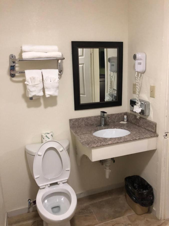 Palomino Motel 2*